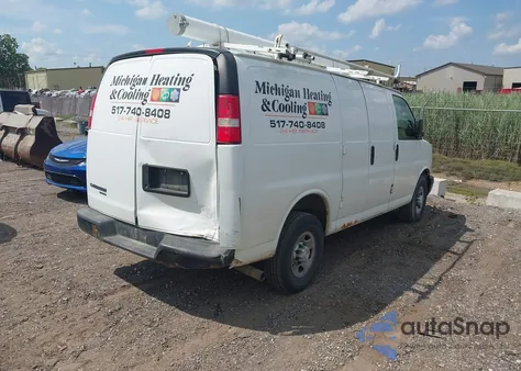 2015 Chevrolet Express 2500 Work Van z USA, uszkodzony, nr VIN 1GCWGFCF7F1272654